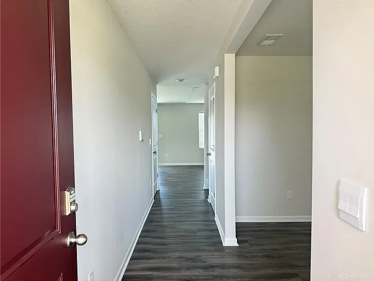 1460 Camden Ln — Photo 2