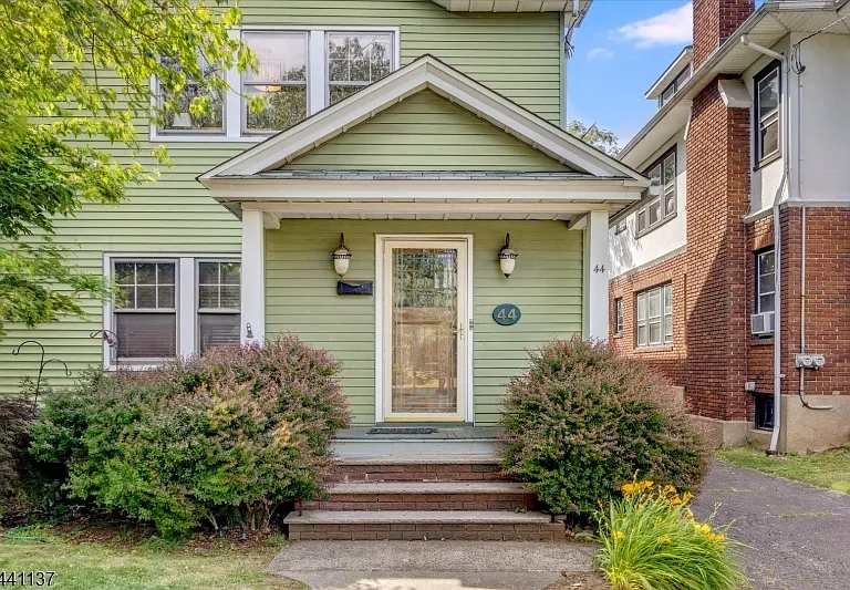 44 Walnut Cres — Photo 2