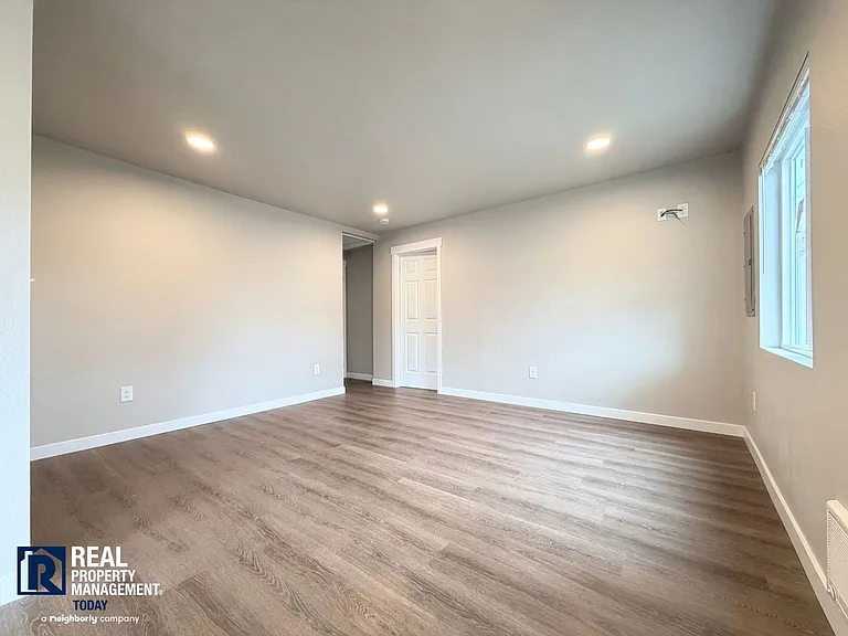 Hallassan Investments - Woo - 204-212 — Photo 20
