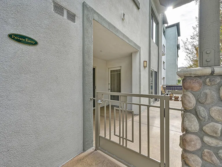 Mission Hills Apartments — Photo 37