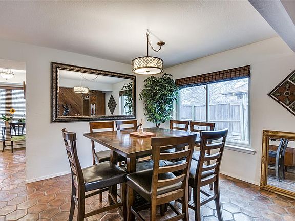 4th image of 20 Arrowhead Cir