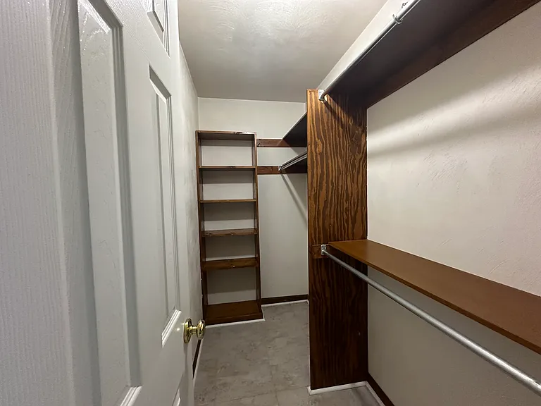 909 Chigwell Rd — Photo 30