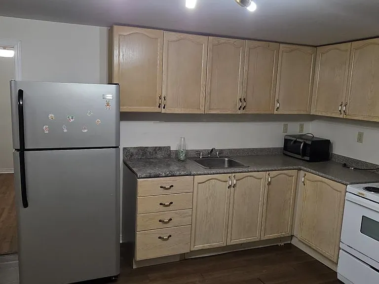 369 Hickling Trl #LOWER — Photo 7