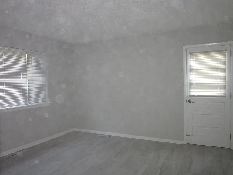 521 Greencastle Ln — Photo 6