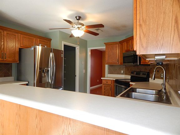 5th image of 319 Greenspoint Ct