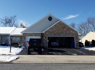 1728 Boxwood Ct, Dover, PA