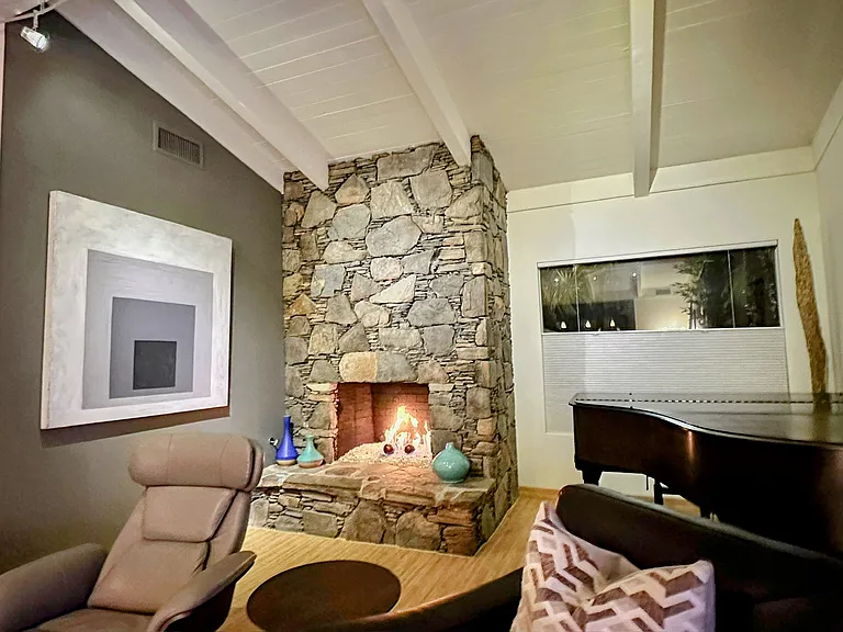 2270 E Smokewood Ave — Photo 12