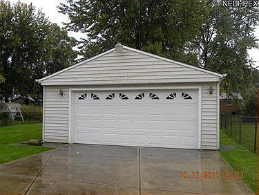 3rd image of 917 Wilder Ave