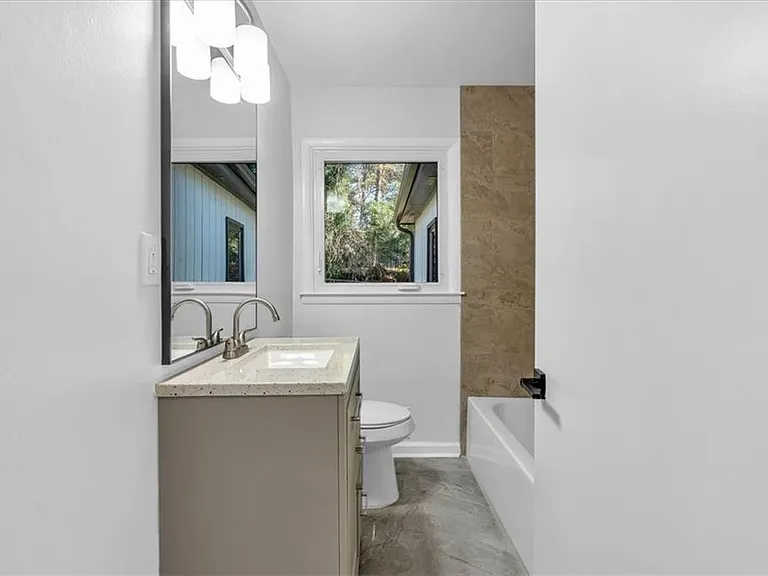 2142 Cloverdale Dr SE — Photo 12