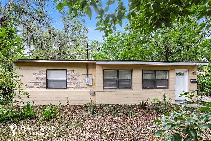 5453 Oak Forest Dr