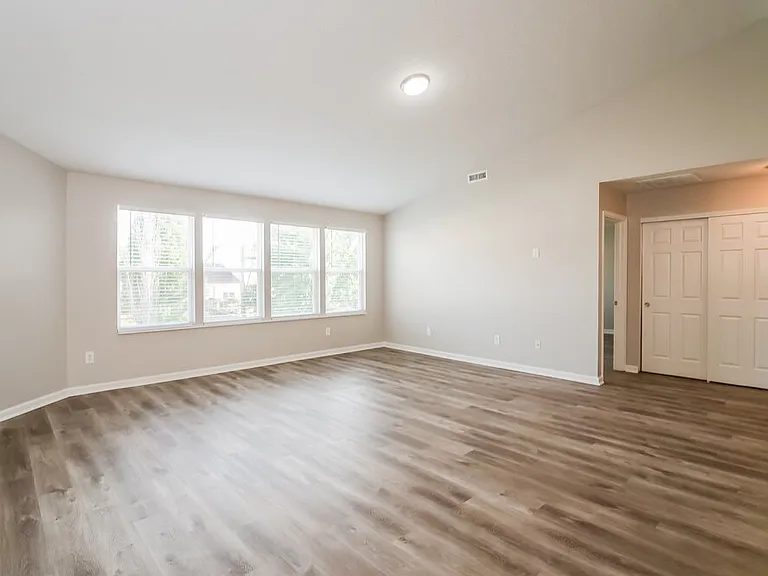 10812 Middlebrook Ln — Photo 11
