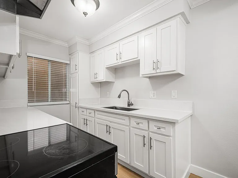 1750 Coronado Ave #6 — Photo 7