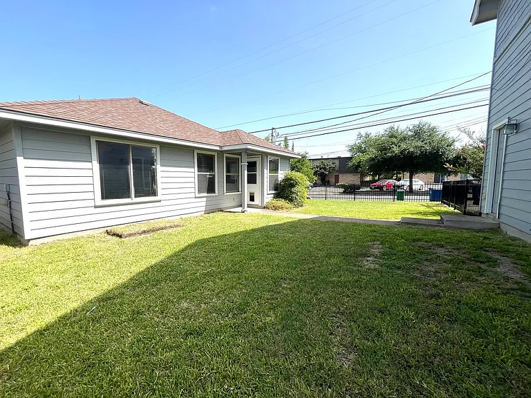 5413A Roosevelt Ave — Photo 21