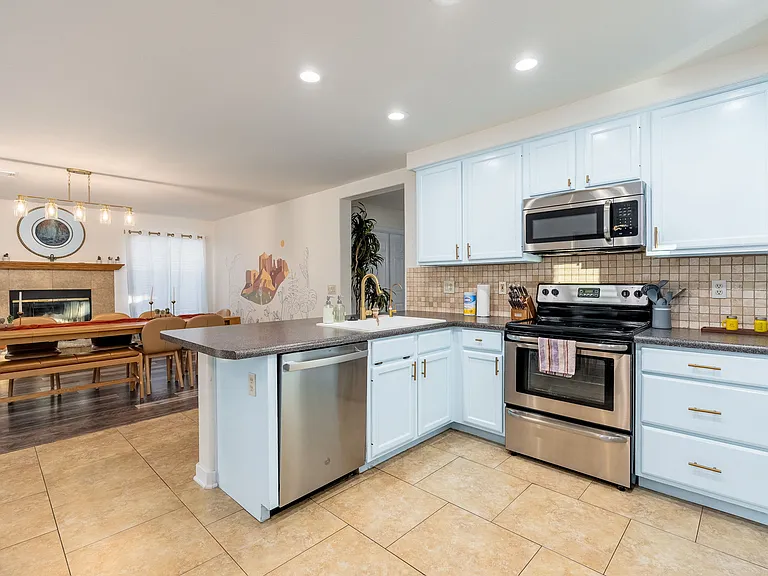 3514 N Diego — Photo 7