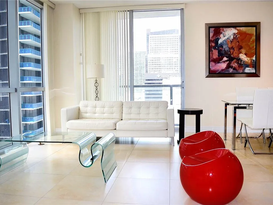 1060 Brickell Ave #1617