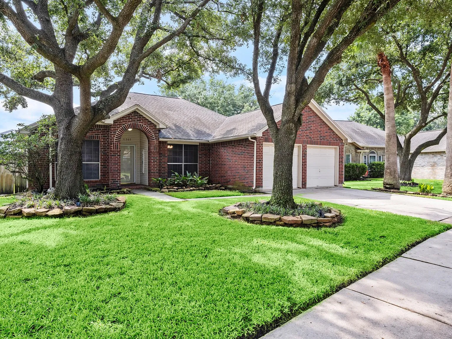 4 bed, 2.0 bath, 1765 sqft, $2,200 — Photo 2