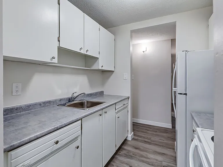 239 Avenue E N #7 — Photo 6