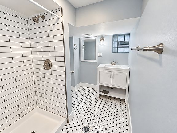 5th image of 2906 W 40th Pl #G