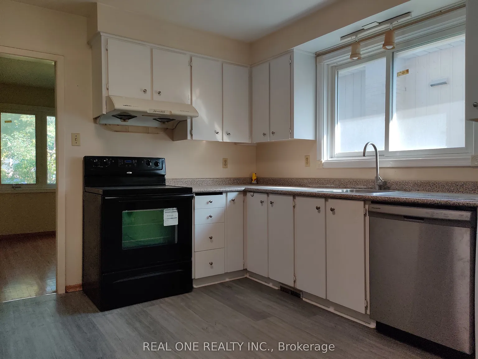 3 bed, $3,190 — Photo 3