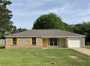 215 Phyllis Ann Dr, Crystal Springs, MS 39059