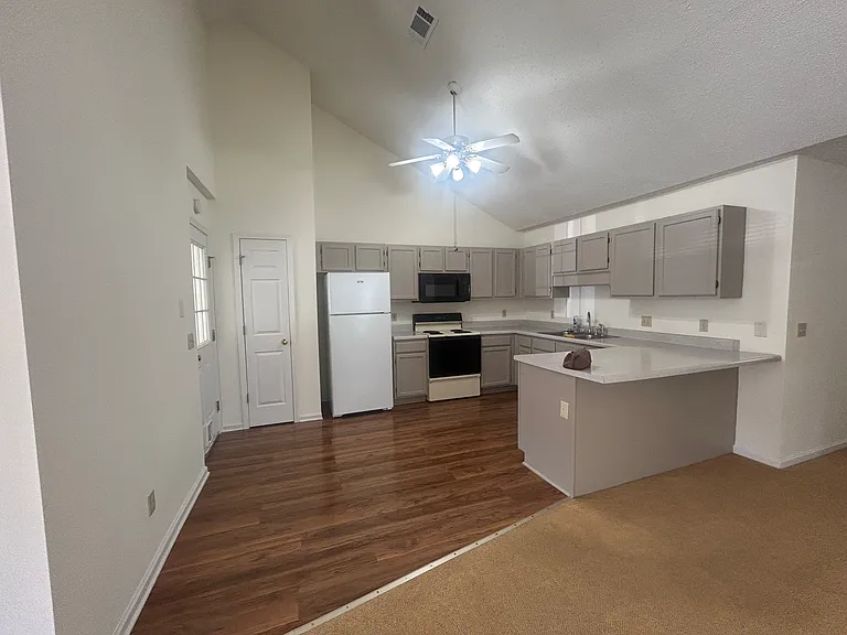 2445 Meadowlark Ln — Photo 5