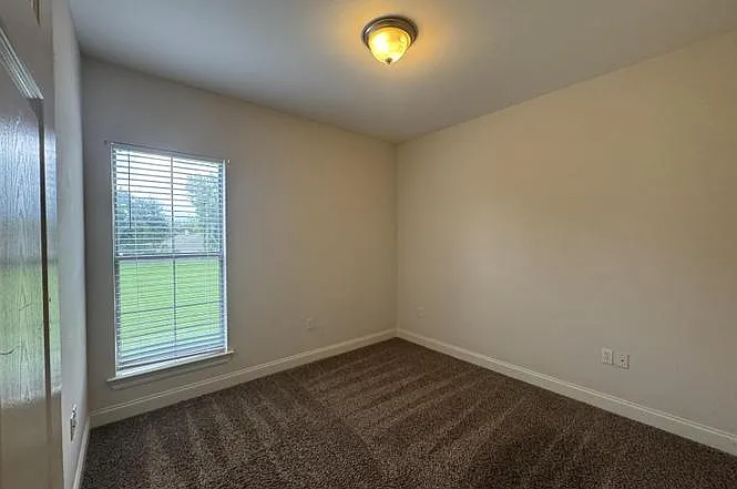 3 bed, 1395 sqft, $2,000 — Photo 3
