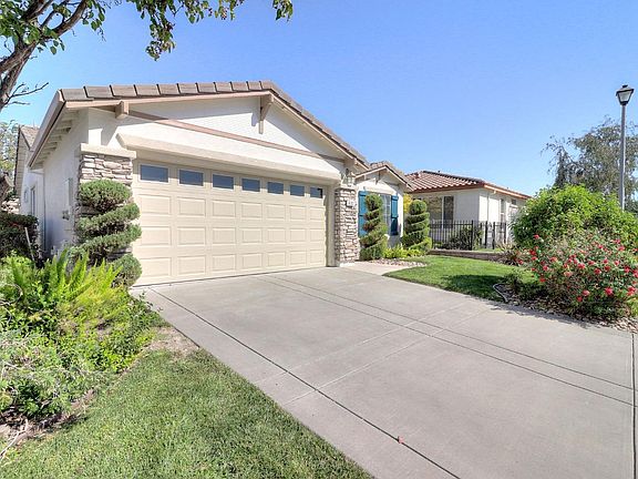 3rd image of 402 Branchwood Drive