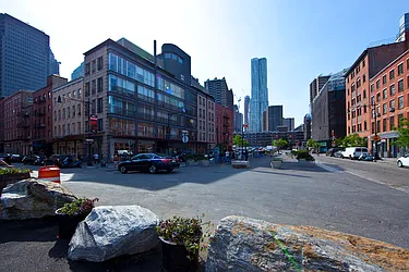 Rented by R New York