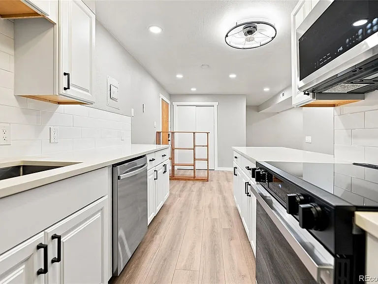 1612 Cottonwood Dr #13W — Photo 2