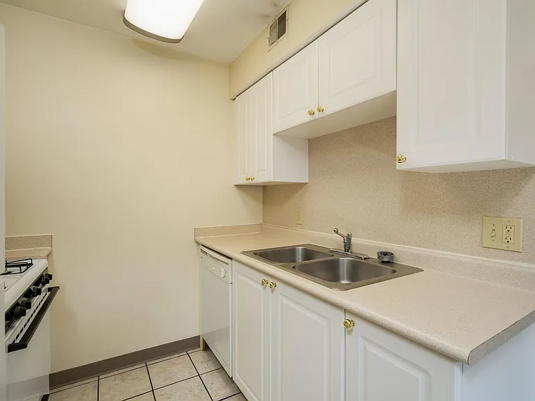 310 E 18th Ave #A — Photo 12