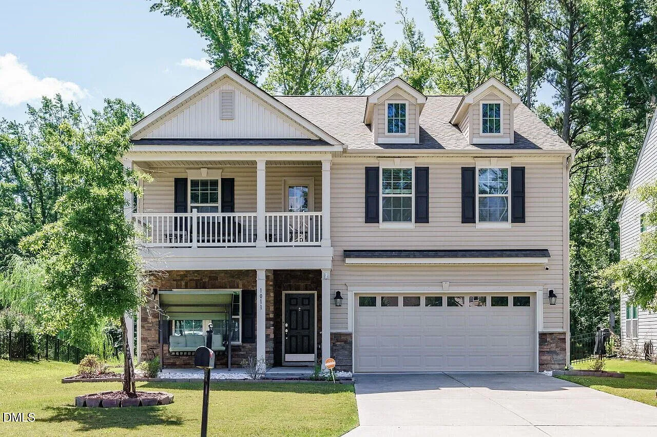 4 bed, 3.0 bath, 2718 sqft, $2,850 — Photo 1