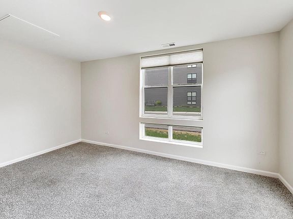 3rd image of 331 Summit Cir