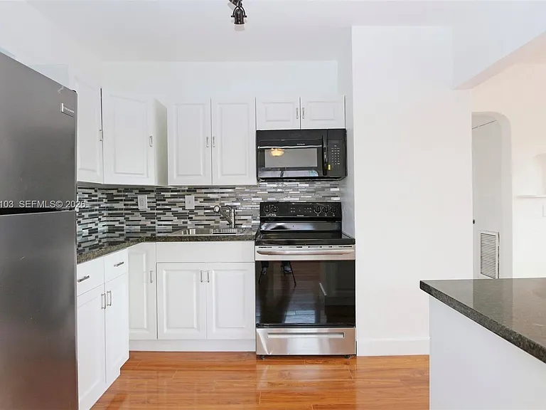 1971 SW 17th Ct #B — Photo 4