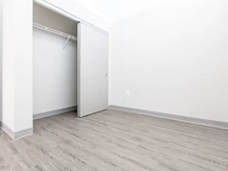 735 W Wisconsin Ave — Photo 48