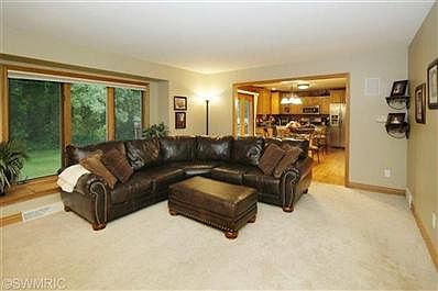 5th image of 118 Westchester Way