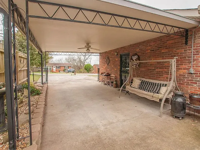 3936 Plantation Dr — Photo 30