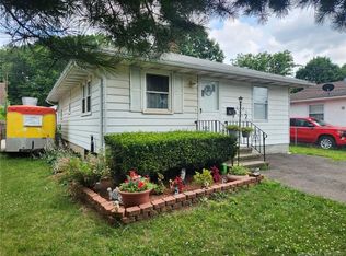 47 James St, Meriden, CT 06451