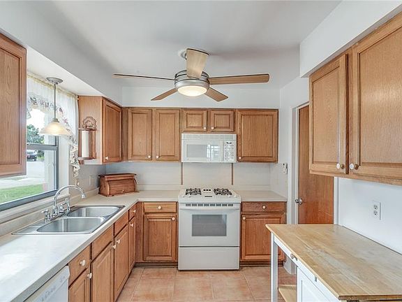 5th image of 541 Lovett Ave
