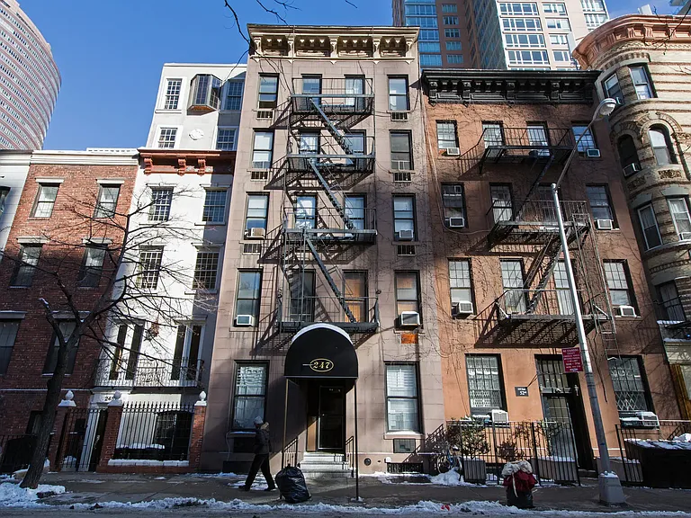 247 E 52nd St #4B — Photo 6