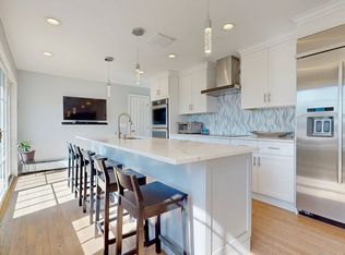 10 Williamsburg Dr, Orange, CT 06477