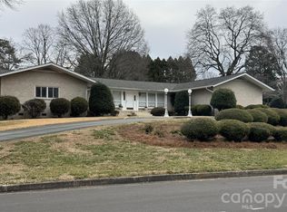 938 Sandswood Dr, Gastonia, NC