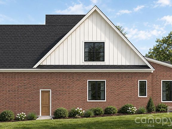2nd image of 4433 Holly Cir