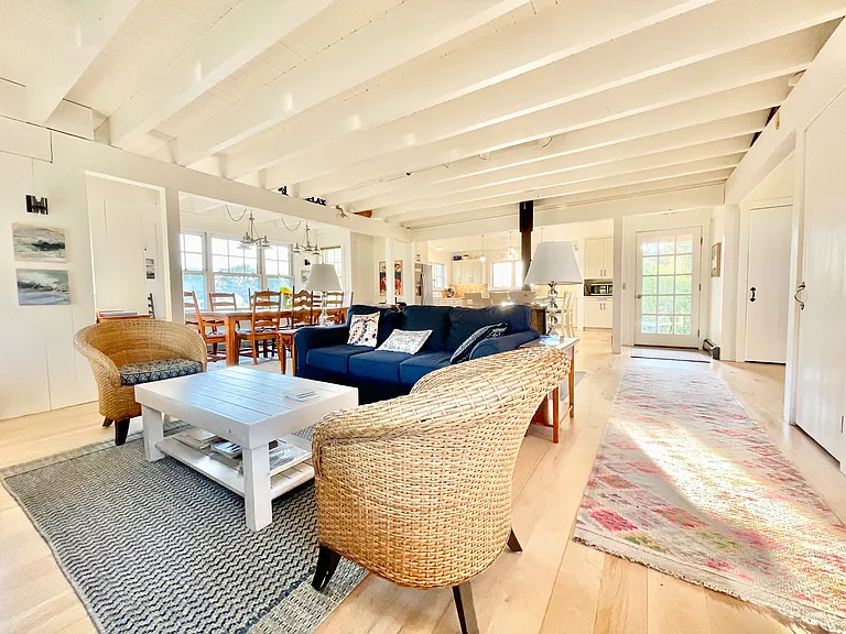 Living Room seating for 10 or more