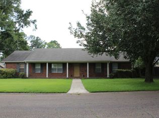 116 Azalea Dr, Columbus, MS 39705