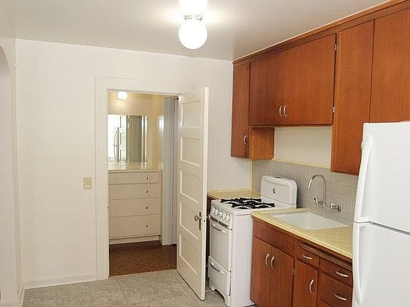 5th image of 515 Everett Ave