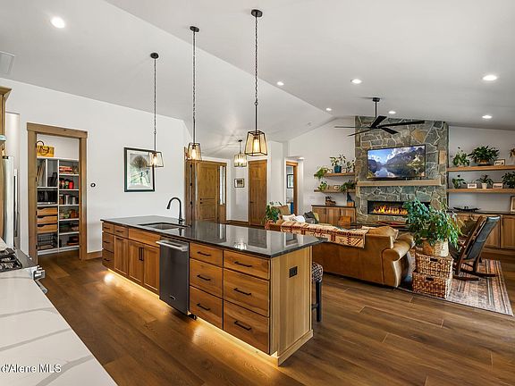 5th image of 157 Whiskey Jack Cir