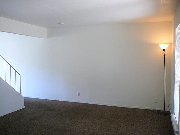 4th image of 450 S Argyle Ave