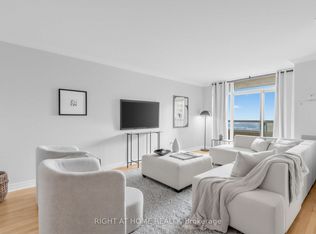18 Sommerset Way #2206, Toronto, ON M2N 6X5