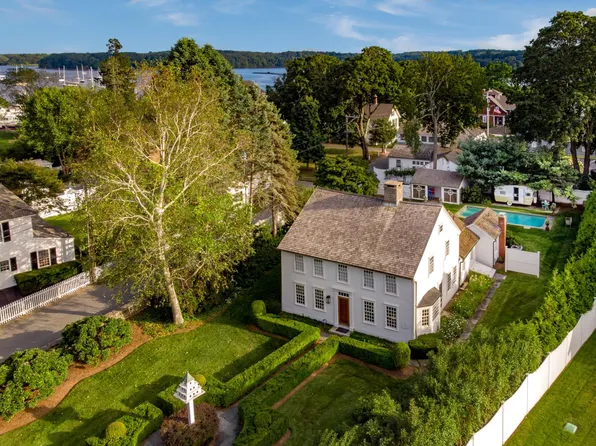 42 Main St, Essex, CT 06426