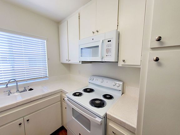 3rd image of 3946 Idaho St #657